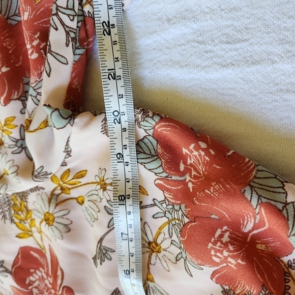 Lulu's Bell Sleeve Floral Cross Front Closure Sz. M Romper - Picture 9 of 12